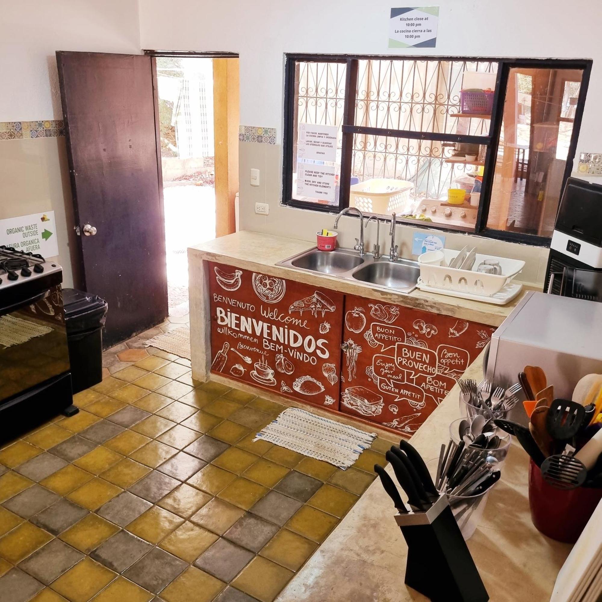 Casa Pura Vida Surf Hostel - Tamarindo Costa Rica Eksteriør billede